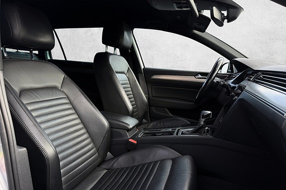 Volkswagen Passat 15 of 30
