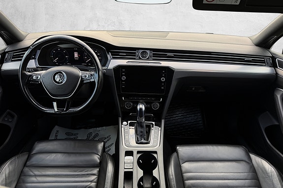 Volkswagen Passat 18 of 30