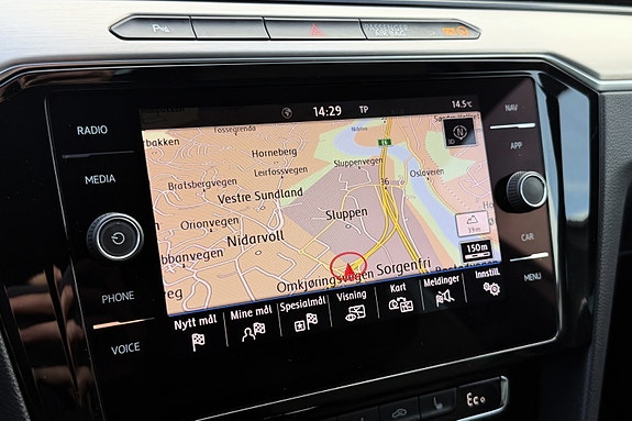 Volkswagen Passat 26 of 30