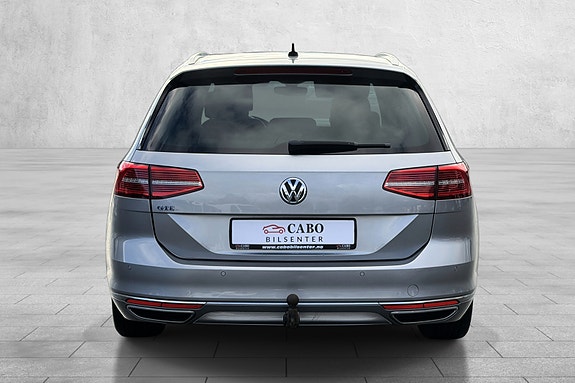 Volkswagen Passat 6 of 30