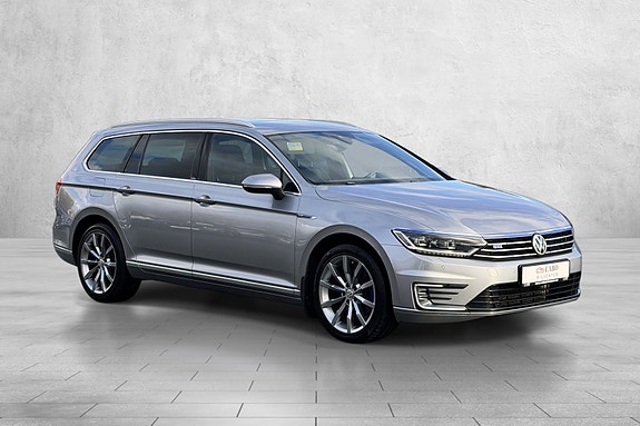Volkswagen Passat 3 of 30