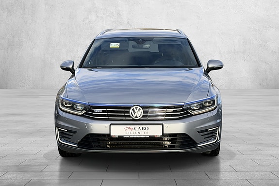 Volkswagen Passat 2 of 30