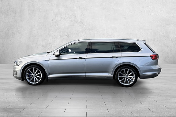 Volkswagen Passat 8 of 30