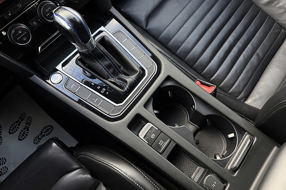Volkswagen Passat 21 of 30
