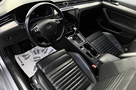 Volkswagen Passat 10 of 30