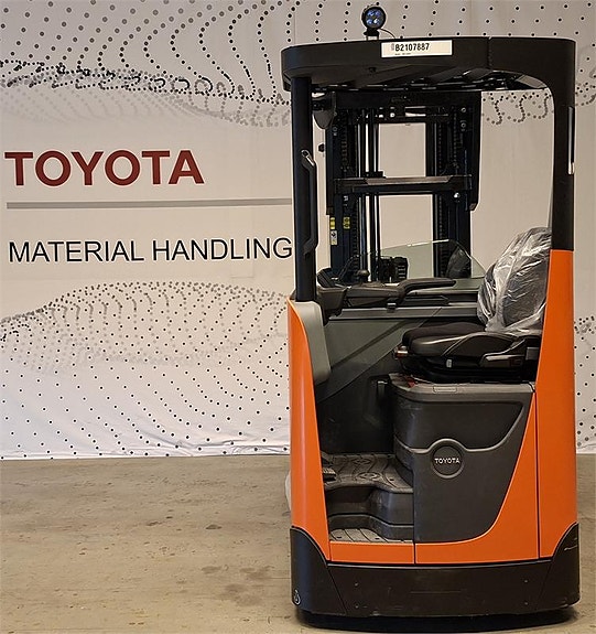 Toyota RRE140HN 2 of 4