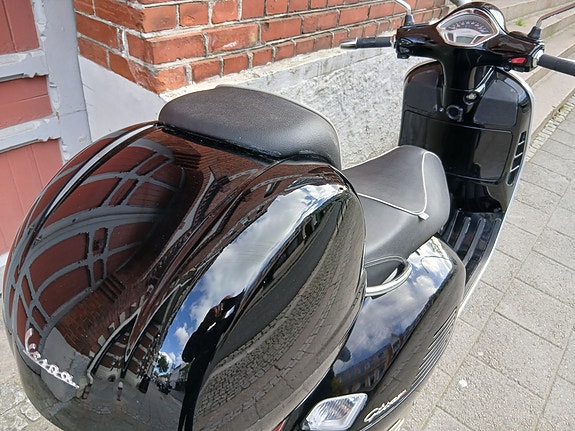 Vespa GTS 125 Super 4 of 8