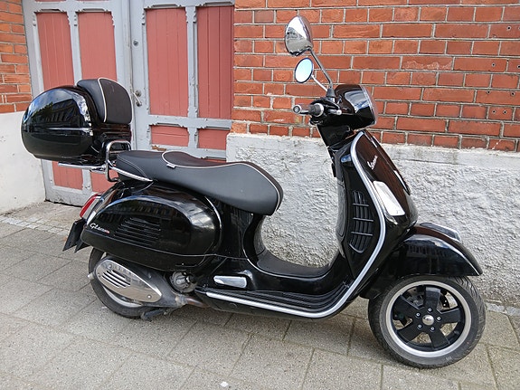 Vespa GTS 125 Super 2 of 8