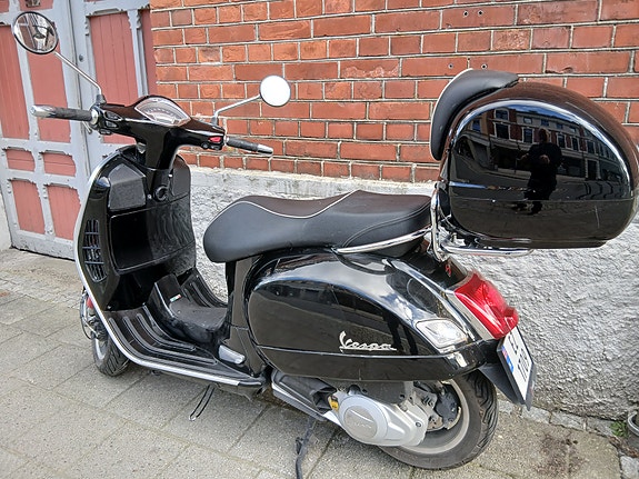 Vespa GTS 125 Super 3 of 8