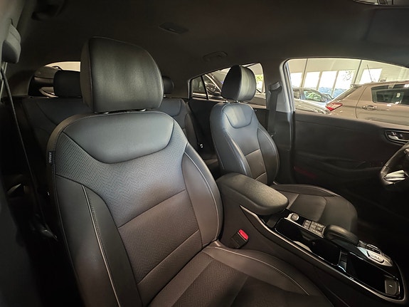 Hyundai IONIQ 12 of 30