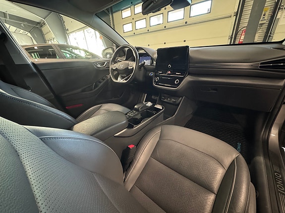 Hyundai IONIQ 13 of 30