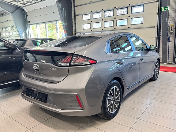 Hyundai IONIQ 8 of 30