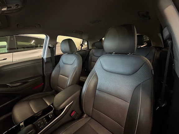 Hyundai IONIQ 15 of 30