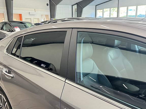 Hyundai IONIQ 10 of 30