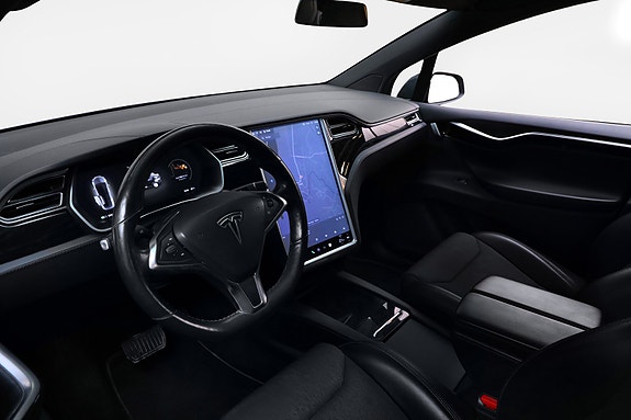 Tesla Model X 10 of 25