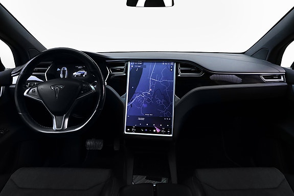 Tesla Model X 15 of 25