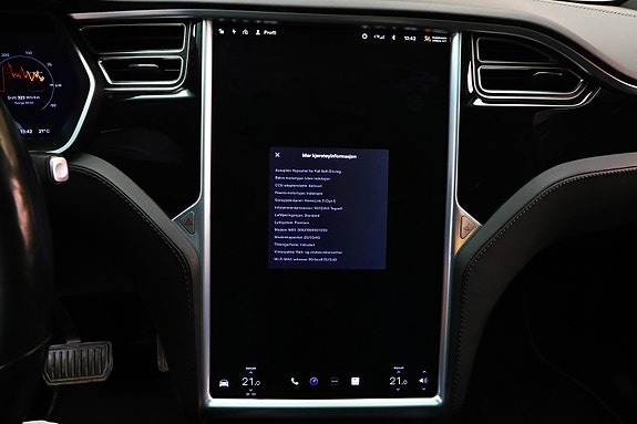 Tesla Model X 23 of 25