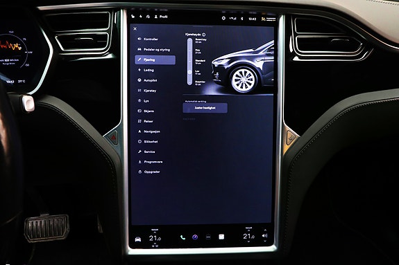 Tesla Model X 21 of 25