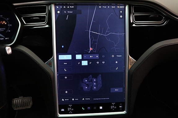 Tesla Model X 20 of 25