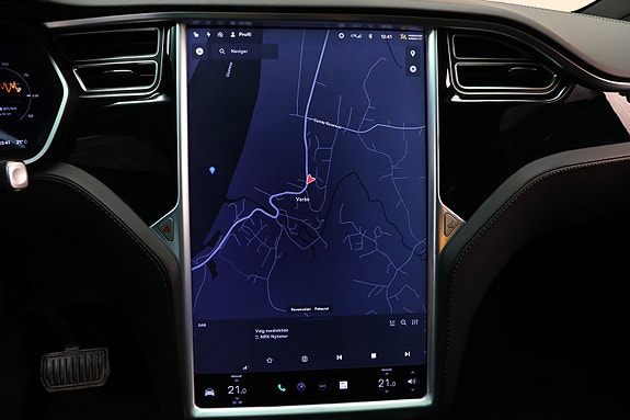 Tesla Model X 19 of 25