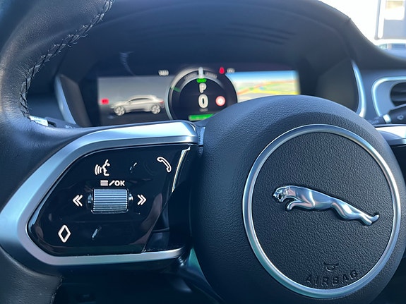 Jaguar I-PACE 17 of 30