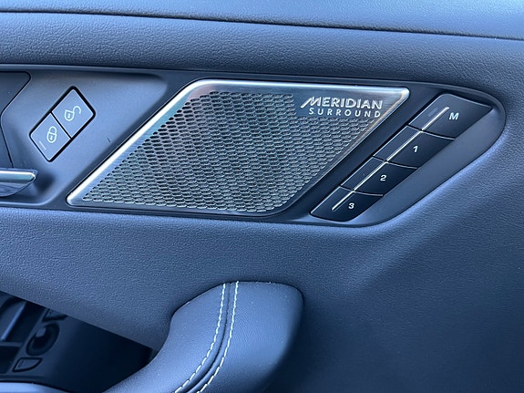 Jaguar I-PACE 23 of 30