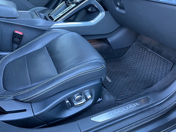 Jaguar I-PACE 12 of 30