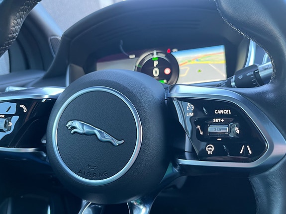 Jaguar I-PACE 18 of 30