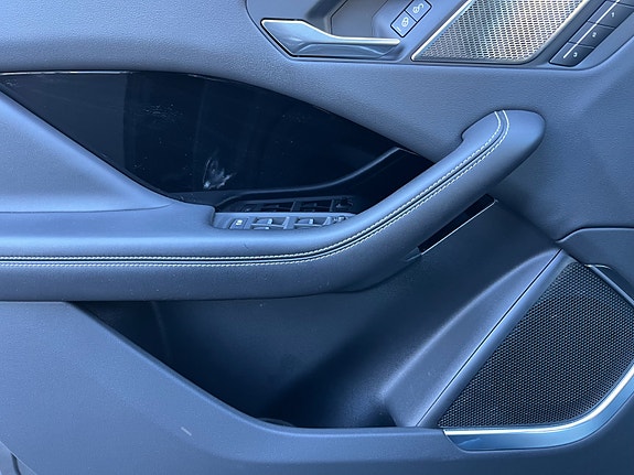 Jaguar I-PACE 24 of 30
