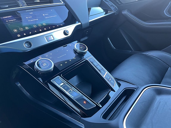 Jaguar I-PACE 19 of 30