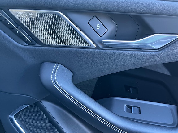 Jaguar I-PACE 25 of 30