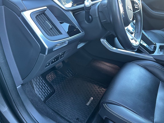 Jaguar I-PACE 10 of 30