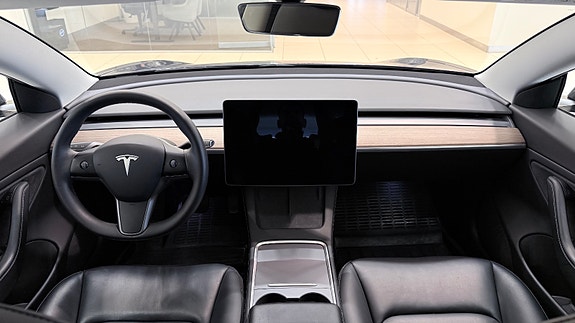 Tesla Model 3 16 of 30