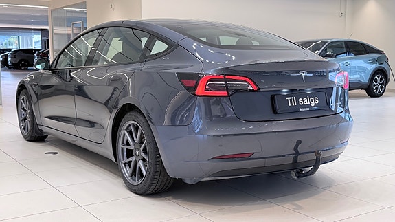 Tesla Model 3 9 of 30