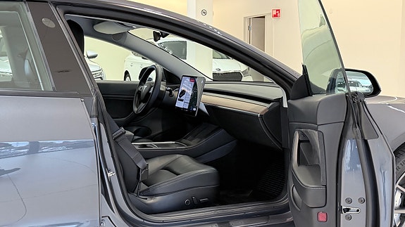 Tesla Model 3 18 of 30
