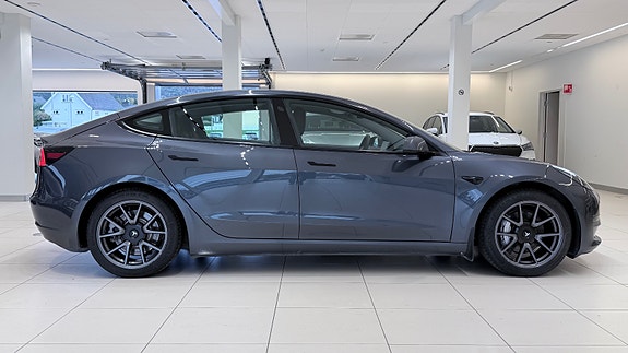 Tesla Model 3 5 of 30