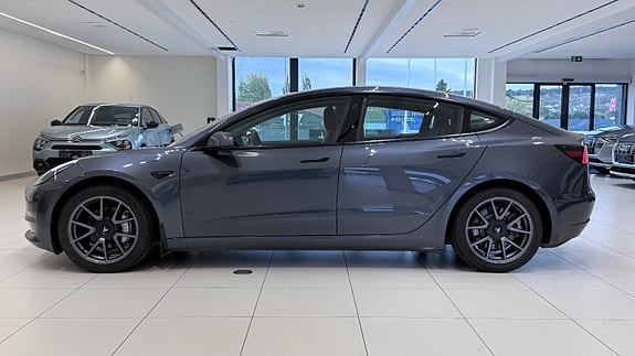 Tesla Model 3 6 of 30