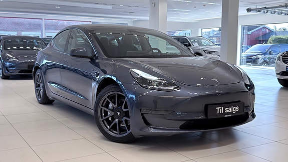 Tesla Model 3 4 of 30
