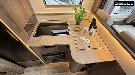 KABE TRAVEL MASTER NOVUM NR750 LGB TRAQ 4X4 28 of 30
