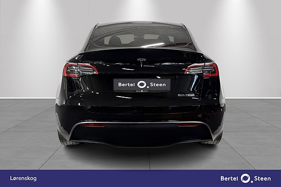 Tesla Model Y 4 of 26