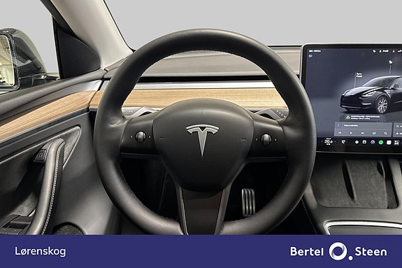 Tesla Model Y 15 of 26