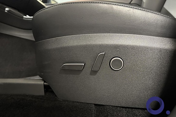 Tesla Model Y 12 of 26