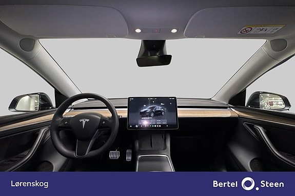 Tesla Model Y 14 of 26