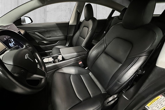 Tesla Model 3 7 of 16