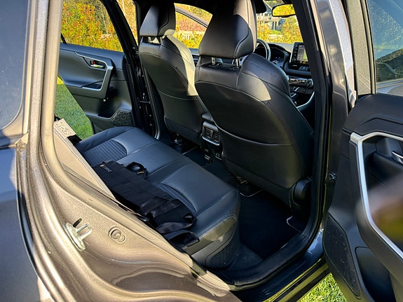 Toyota RAV4 14 of 29