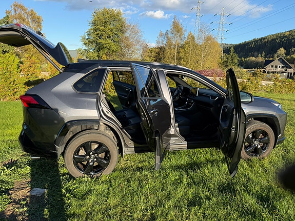 Toyota RAV4 11 of 29