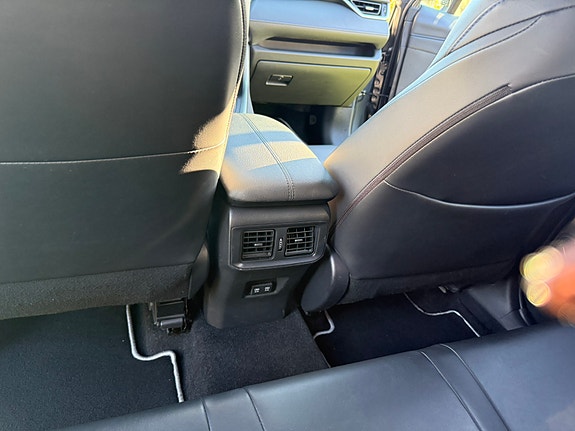 Toyota RAV4 10 of 29