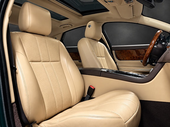 Jaguar XJ 7 of 28