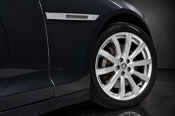 Jaguar XJ 28 of 28