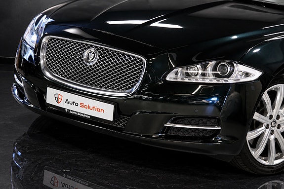 Jaguar XJ 26 of 28